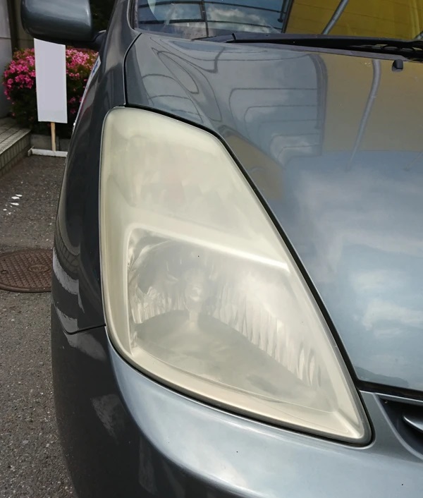 車のヘッドライトのくすみ取り