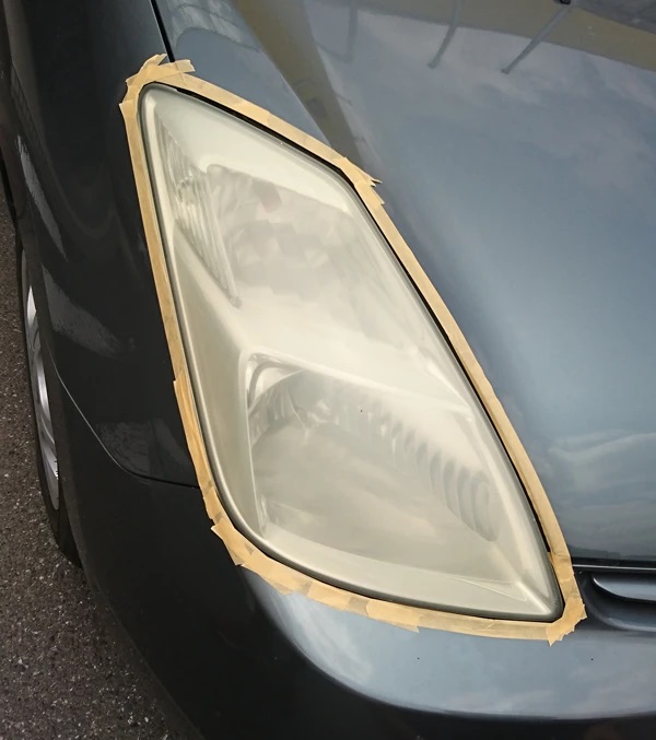 車のヘッドライトのくすみ取り