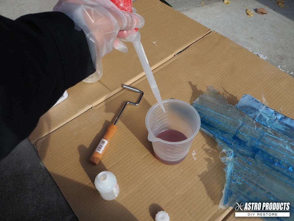 FRPに硬化剤を混ぜる
